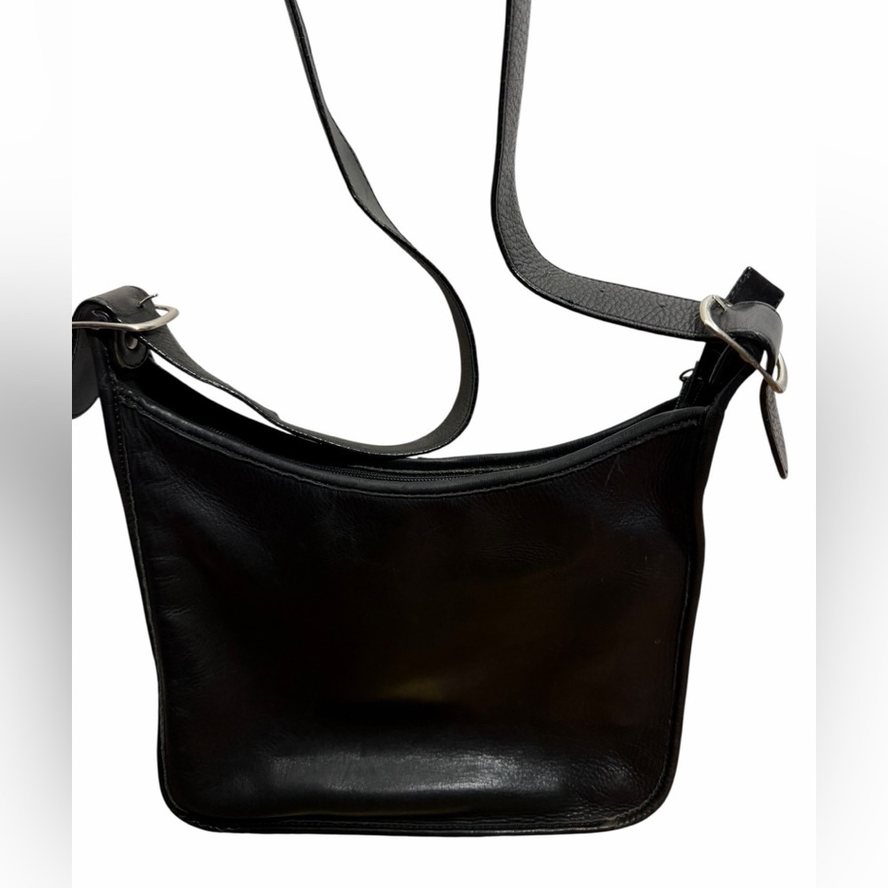 Great Canadian Leather - Sleek Black Leather Shoulder Bag - Casual